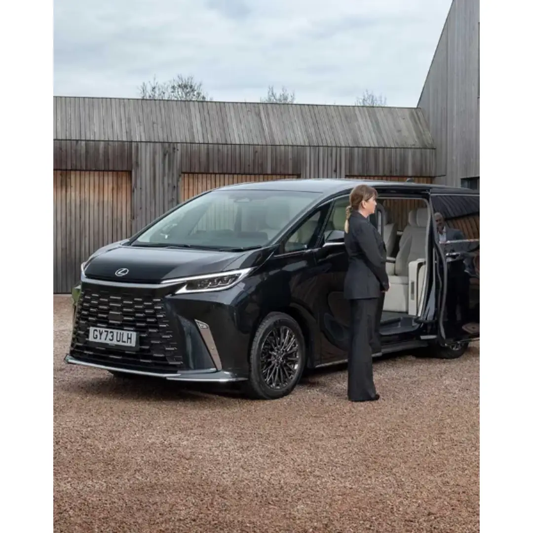 Il lusso di una First Class: Nuovo Lexus LM - IN ANTEPRIMA