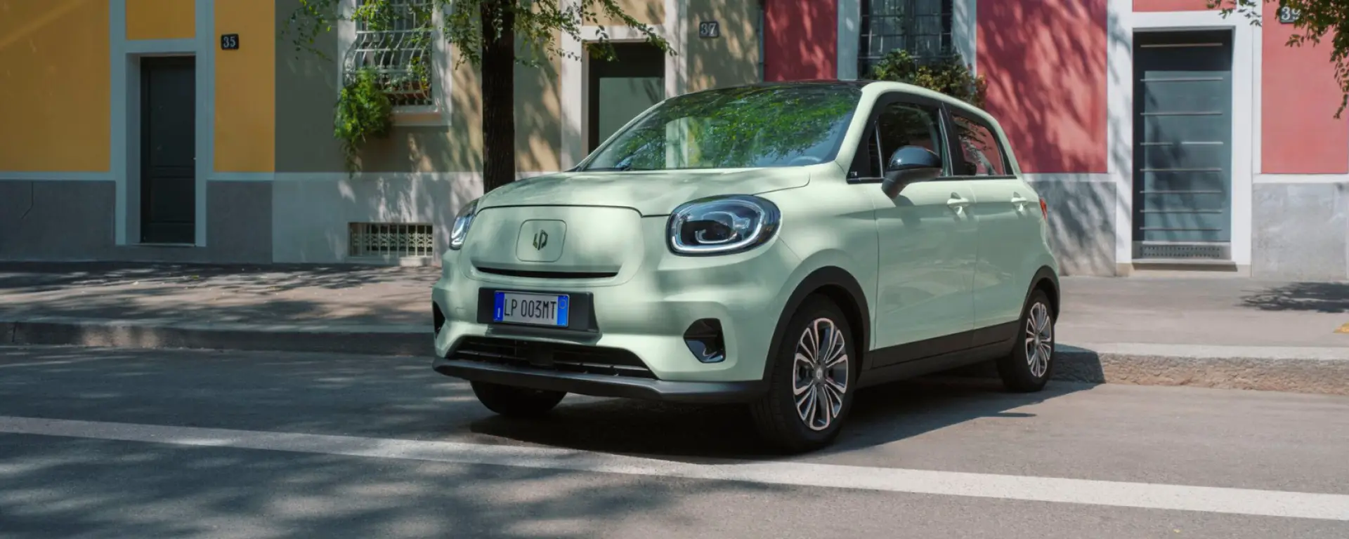 Nuova LEAPMOTOR T03 vista anteriore, city car elettrica compatta disponibile da Auto Zatti a Mantova, Brescia e Verona.