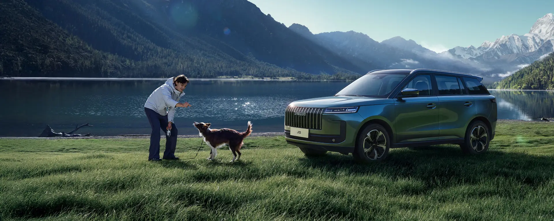 Nuova JAECOO 5 vista anteriore, SUV compatto dal design robusto e moderno disponibile presso Auto Zatti.