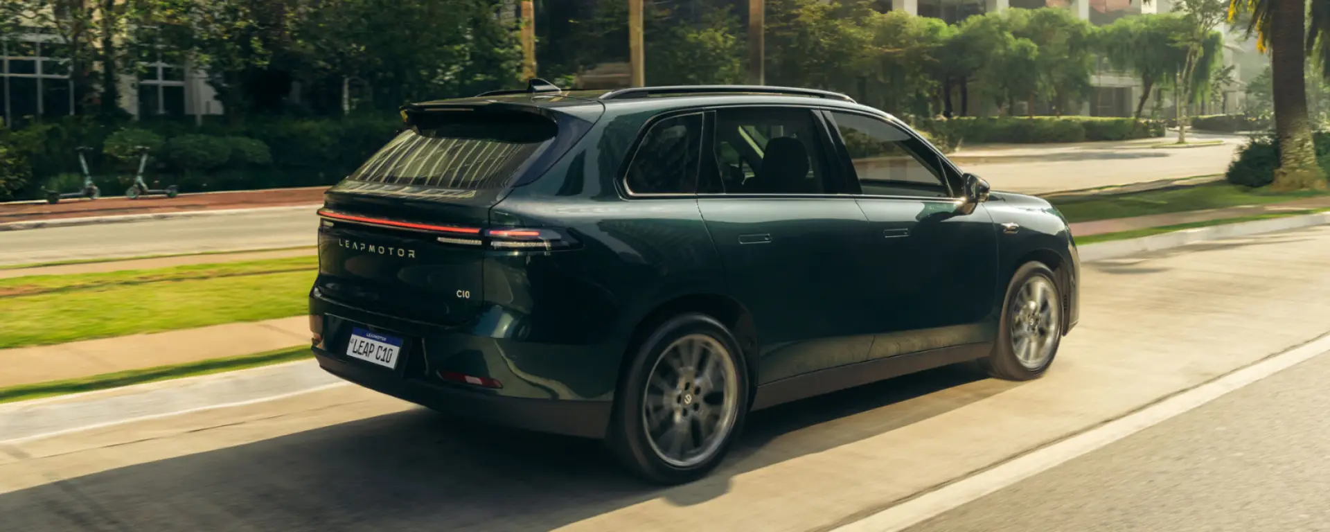 Nuova LEAPMOTOR C10 vista anteriore, SUV elettrico premium disponibile da Auto Zatti a Mantova, Brescia e Verona.