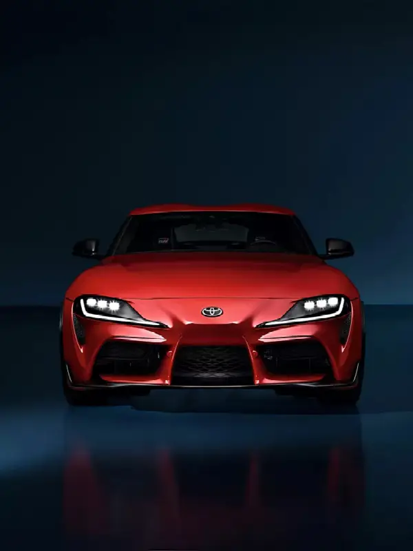 Interni della nuova Toyota GR Supra con sedili sportivi, tecnologie avanzate e abitacolo orientato al guidatore presso Auto Zatti.