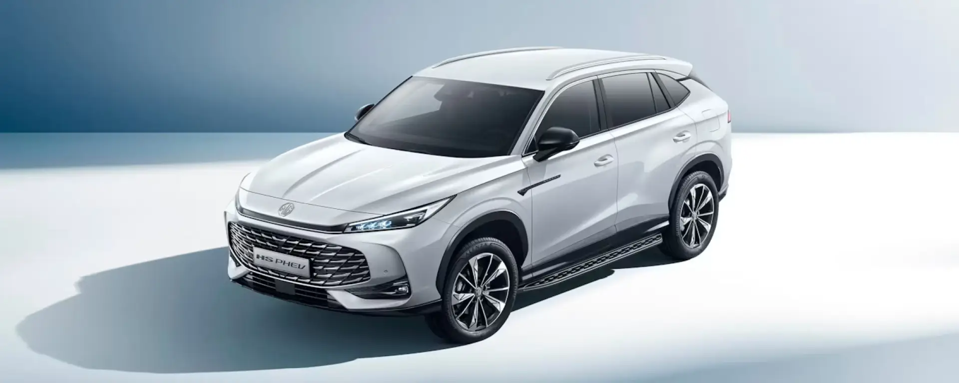 Nuova MG HS vista anteriore, SUV moderno disponibile nelle versioni Hybrid+ e Plug-in Hybrid presso Auto Zatti.