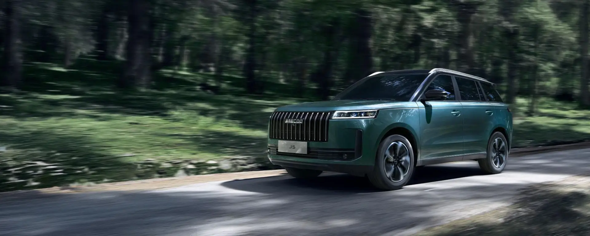 Nuova JAECOO 5 SHS-H vista anteriore, SUV Full Hybrid dal design moderno e dinamico disponibile presso Auto Zatti.