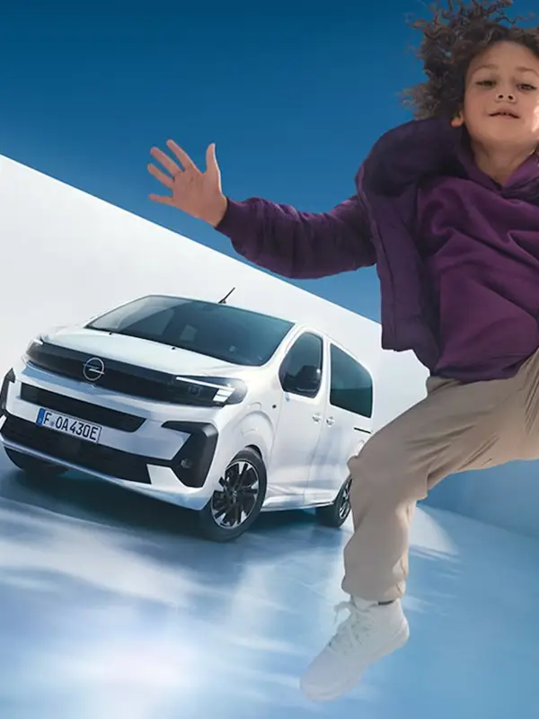 Nuova Opel Zafira vista frontale presso Gruppo Zatti, veicolo spazioso e versatile per famiglie e professionisti. Mostra più linee