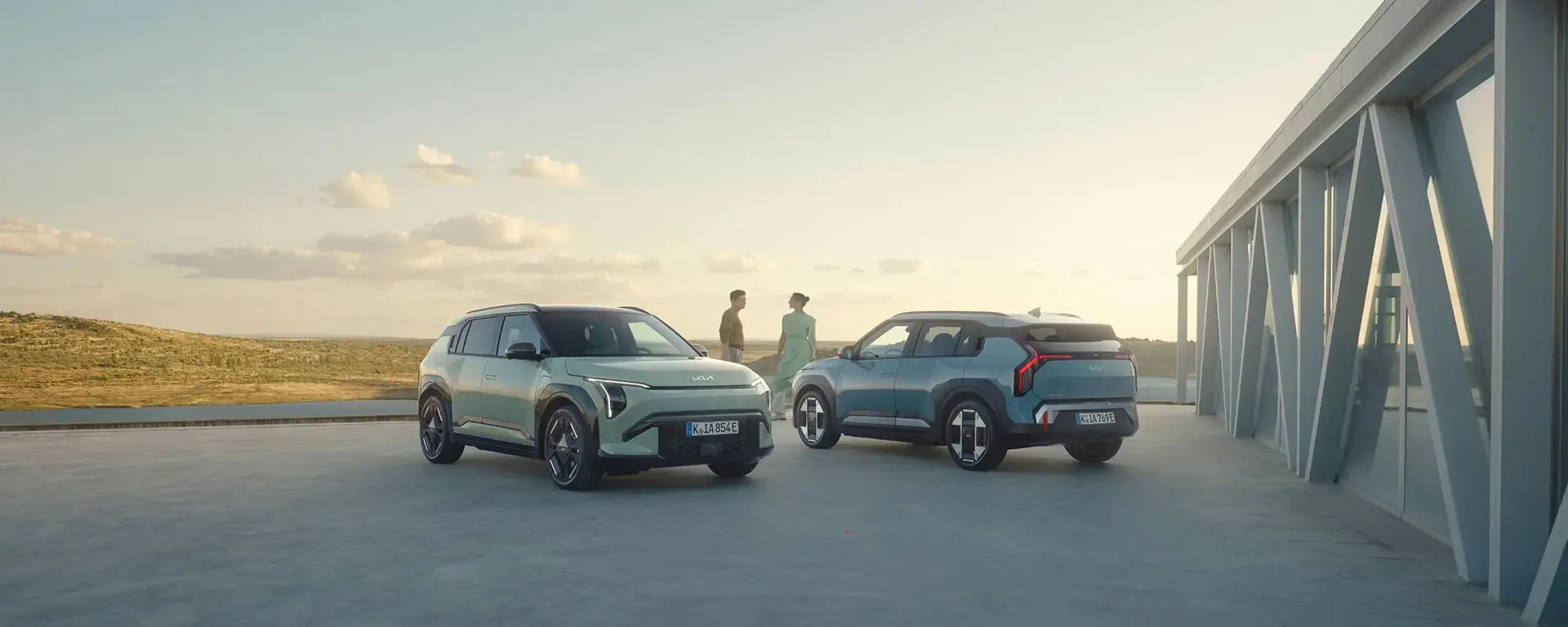 Nuova Kia EV3 vista anteriore, SUV compatto 100% elettrico dal design moderno e distintivo disponibile presso Auto Zatti.