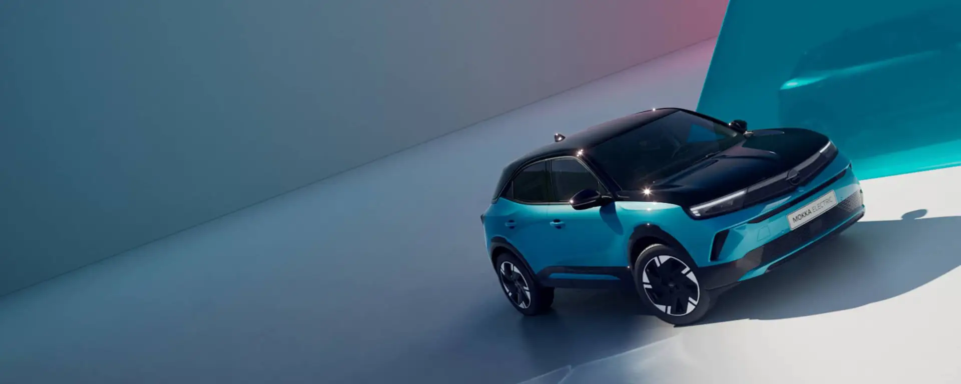 Interni della Nuova Opel Mokka con cockpit digitale, tecnologie avanzate e comfort di bordo. Mostra più linee