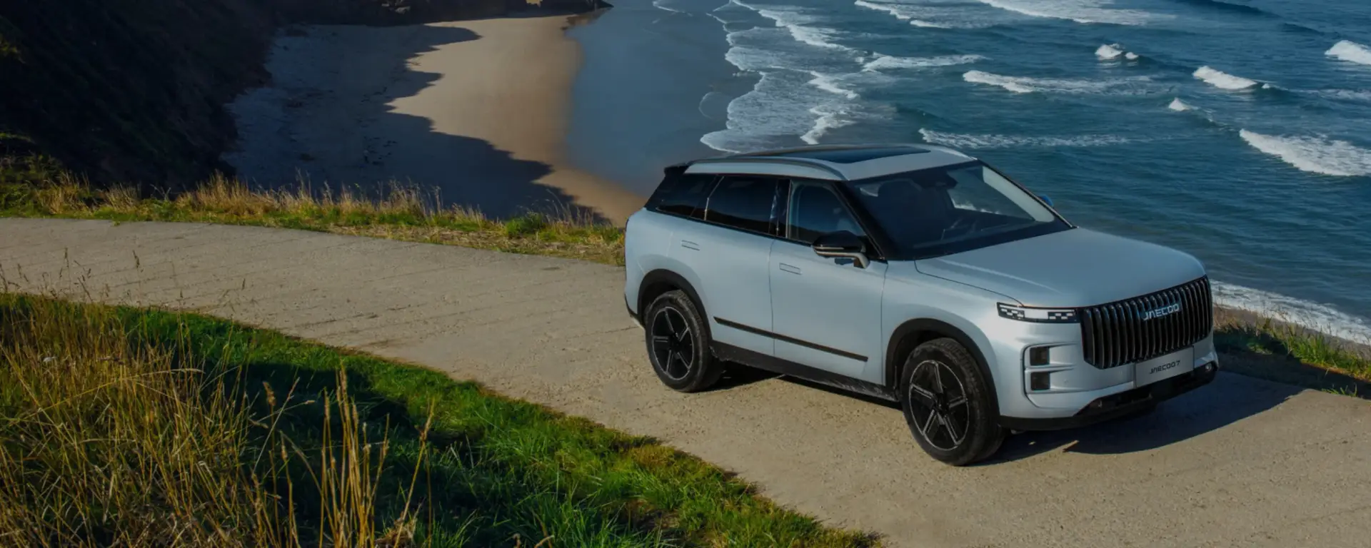 Nuova JAECOO 7 vista anteriore, SUV premium dal design robusto ed elegante disponibile presso Auto Zatti.