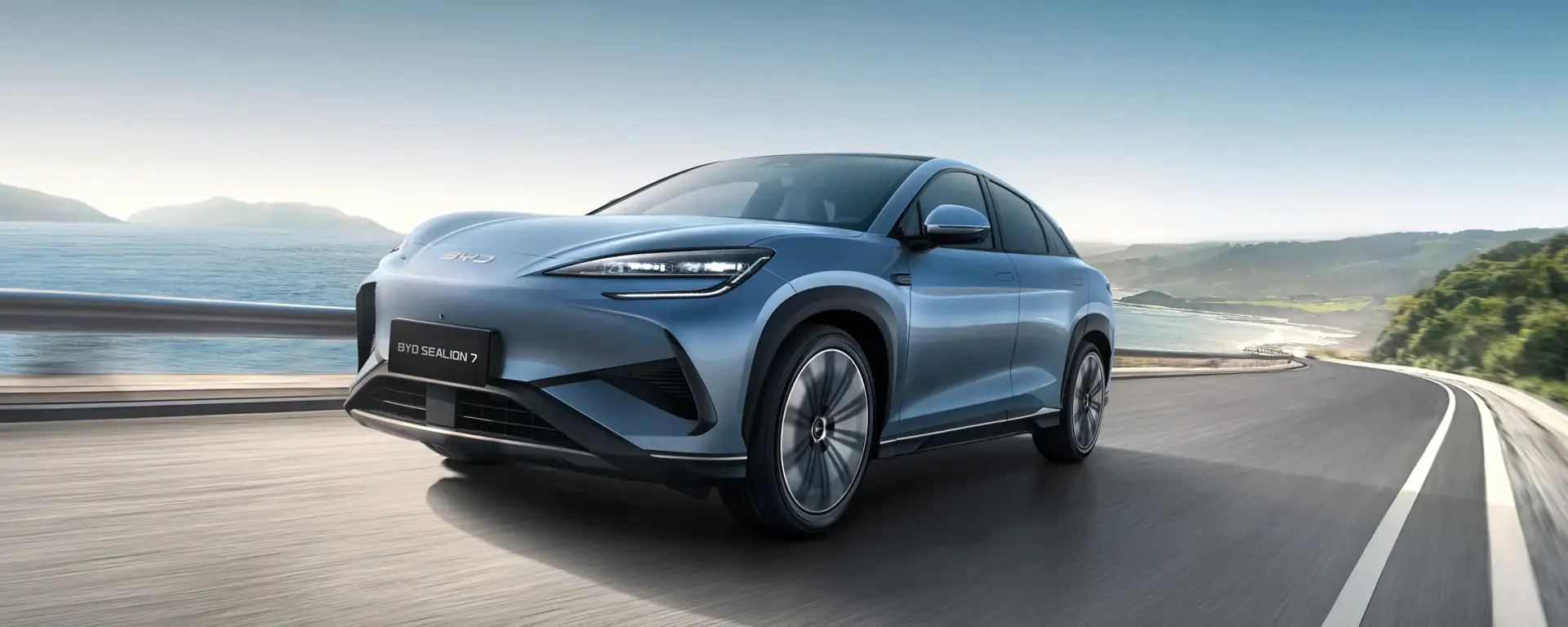 Nuova BYD SEALION 7 vista anteriore, SUV coupé 100% elettrico dal design sportivo ed elegante disponibile presso Auto Zatti.