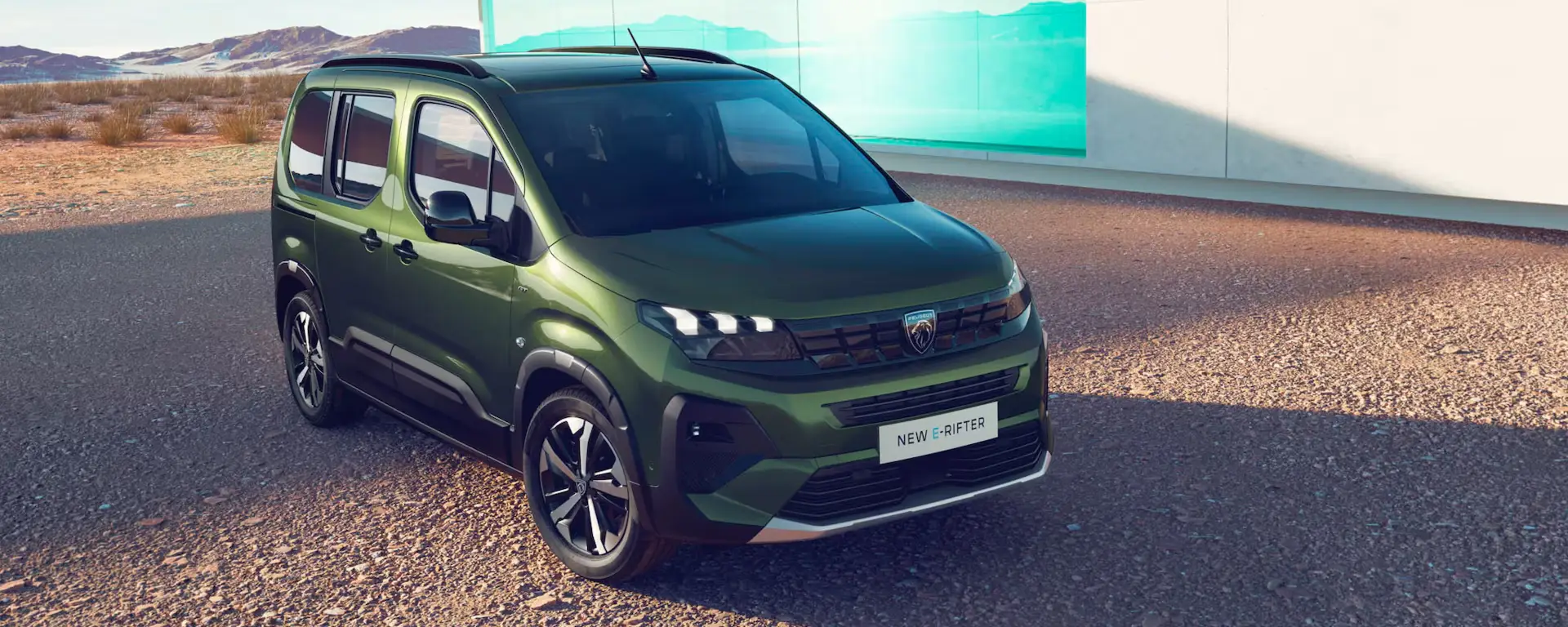 Nuova Peugeot E-Rifter vista anteriore, multispazio 100% elettrico dal design robusto e versatile disponibile presso Auto Zatti.