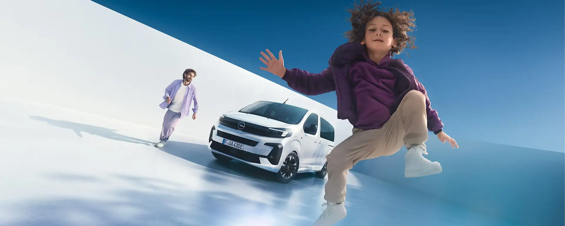 Interni della Nuova Opel Zafira Electric con abitacolo modulabile, tecnologie avanzate e massimo comfort di bordo. Mostra più linee