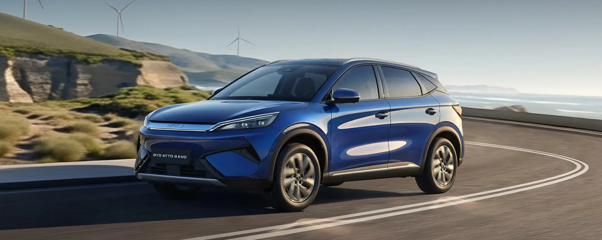 Nuova BYD ATTO 3 EVO vista anteriore, SUV 100% elettrico dal design moderno e dinamico disponibile presso Auto Zatti.