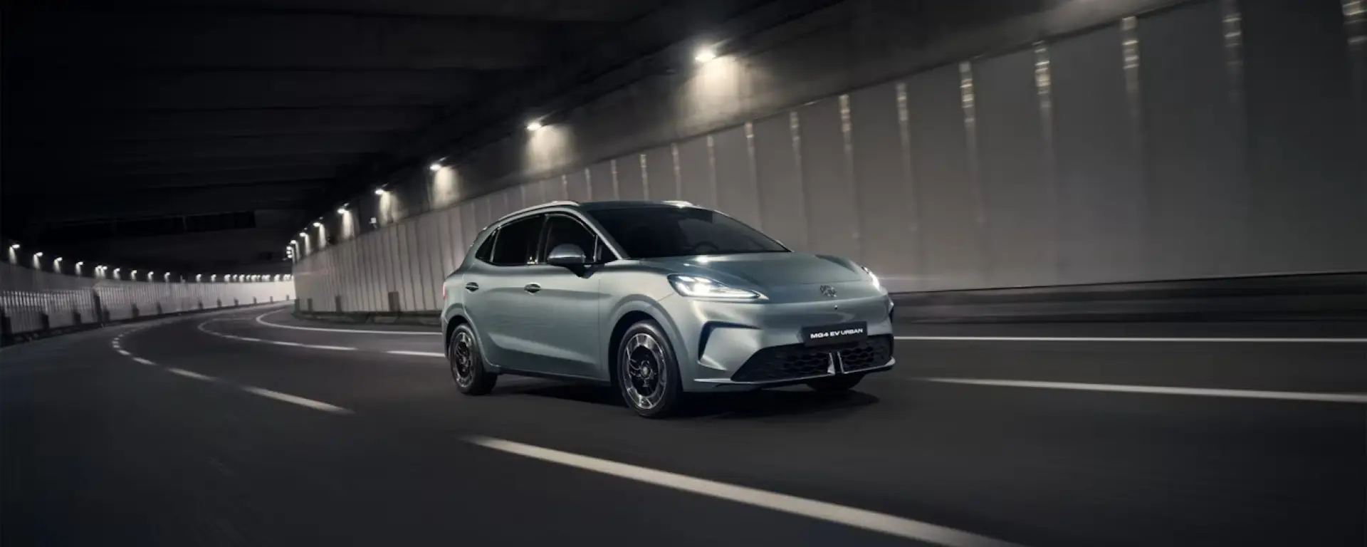 Nuova MG4 Urban vista anteriore, compatta 100% elettrica dal design moderno disponibile presso Auto Zatti.