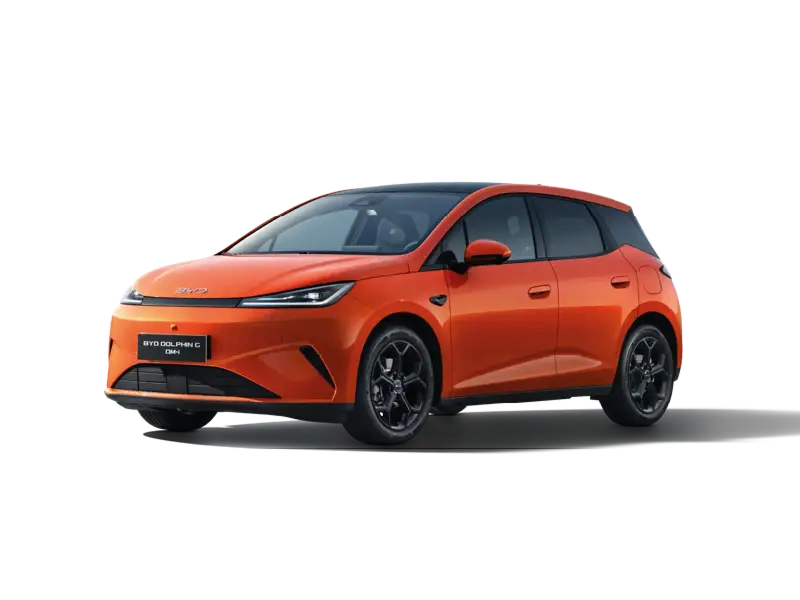 Nuova BYD DOLPHIN G DM-i vista anteriore, compatta Plug-in Hybrid dal design moderno e dinamico disponibile presso Auto Zatti.