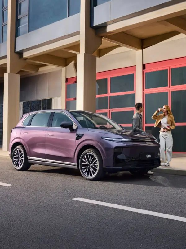 Interni della nuova LEAPMOTOR B10 REEV con tecnologia digitale avanzata e abitacolo spazioso presso Auto Zatti.
