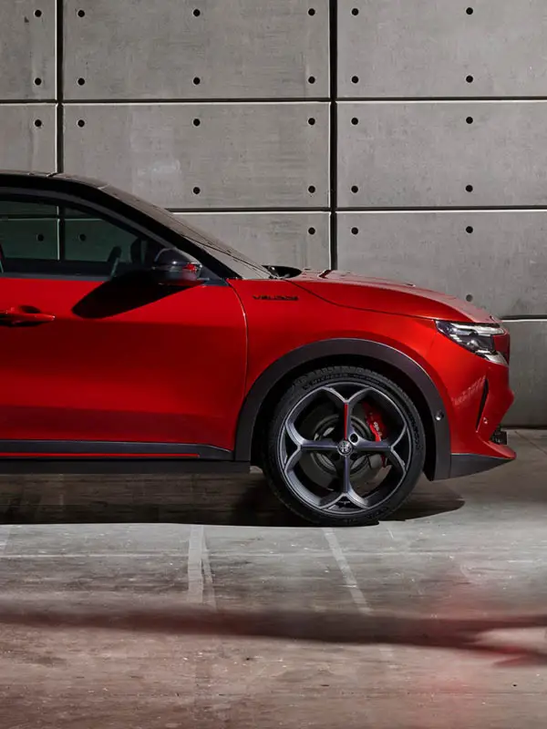 Scopri la Nuova Alfa Romeo Junior da Gruppo Zatti. Design sportivo, tecnologia innovativa e puro piacere di guida firmato Alfa Romeo.