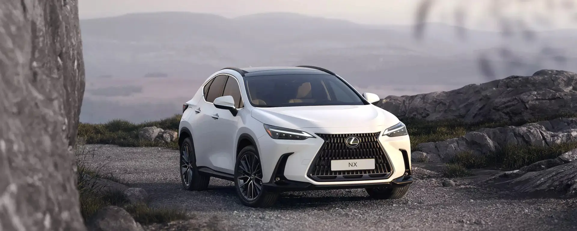 Nuova Lexus NX vista anteriore, SUV premium disponibile nelle versioni Hybrid e Plug-in Hybrid presso Auto Zatti.
