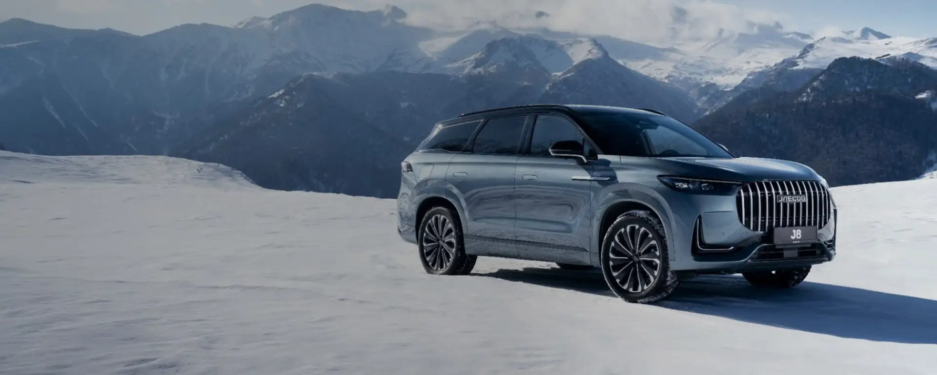 Nuova JAECOO 8 SHS-P vista anteriore, SUV Plug-in Hybrid premium a 7 posti dal design elegante e imponente disponibile presso Auto Zatti.