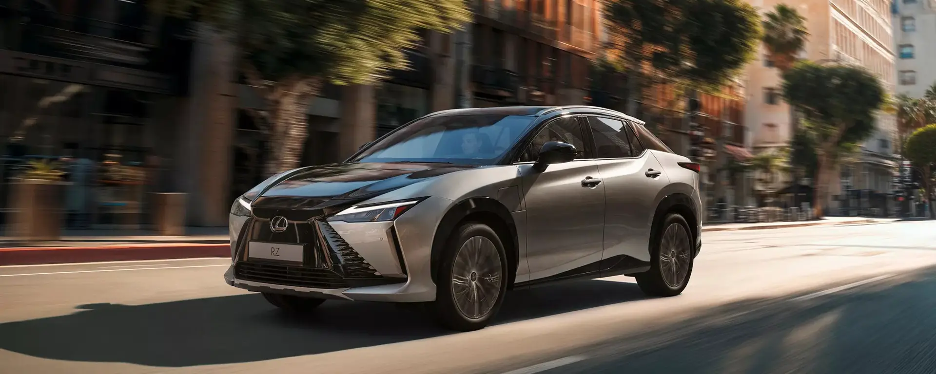 Nuova Lexus RZ Full Electric vista anteriore, SUV premium 100% elettrico dal design innovativo disponibile presso Auto Zatti.