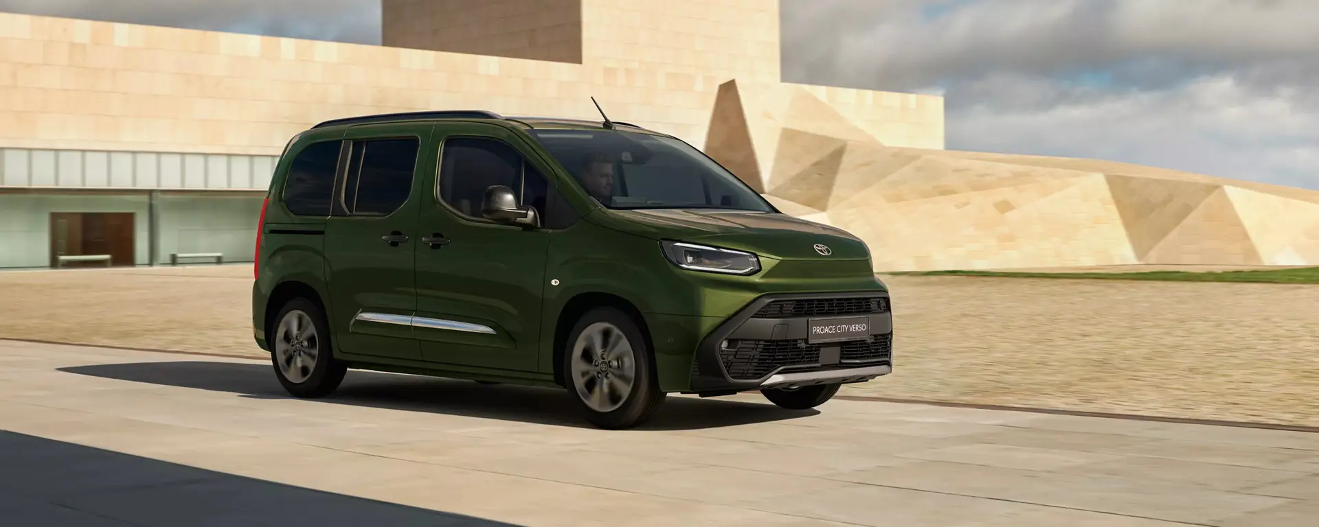 Nuovo Toyota Proace City Verso vista anteriore, multispazio versatile disponibile da Auto Zatti a Mantova, Brescia e Verona.