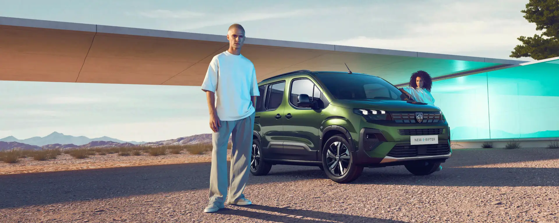 Nuova Peugeot Rifter vista anteriore, multispazio dal design robusto e moderno con elevata versatilità disponibile presso Auto Zatti.