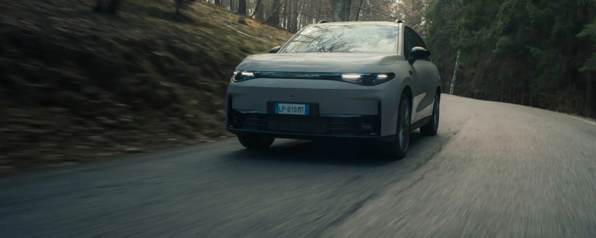 Nuova LEAPMOTOR C10 REEV vista anteriore, SUV ad autonomia estesa disponibile da Auto Zatti a Mantova, Brescia e Verona.